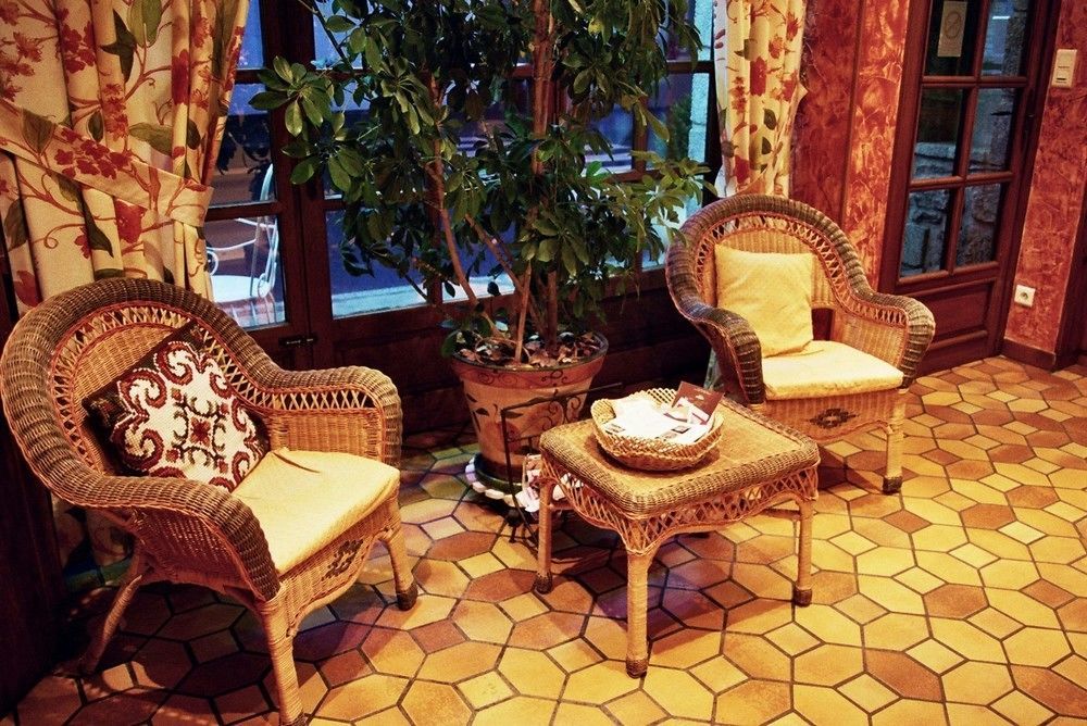 Hotel Restaurant des Deux Vallées Entraygues-sur-Truyère Esterno foto